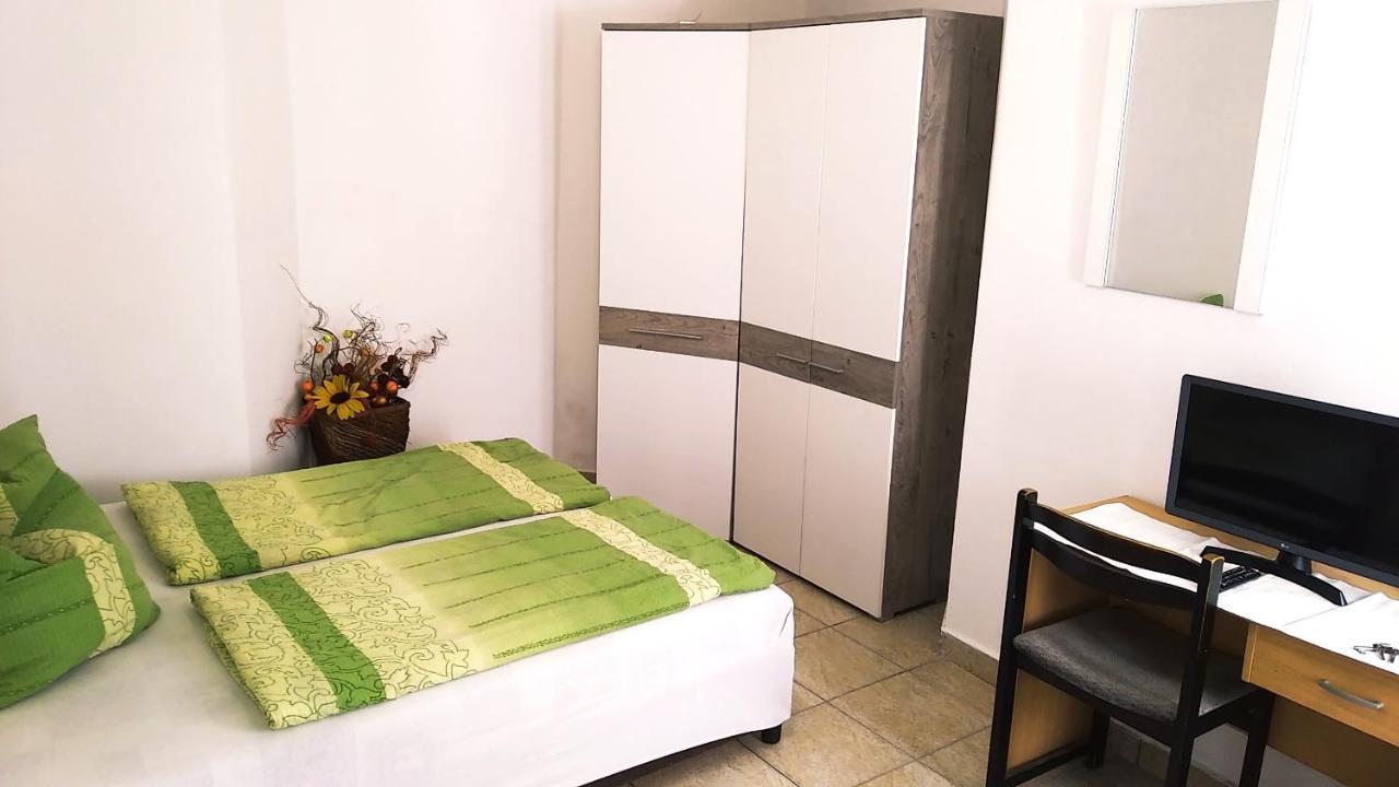 Hostel Maros غيور المظهر الخارجي الصورة