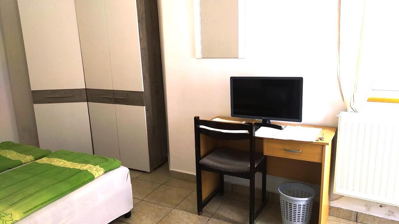 Hostel Maros غيور المظهر الخارجي الصورة