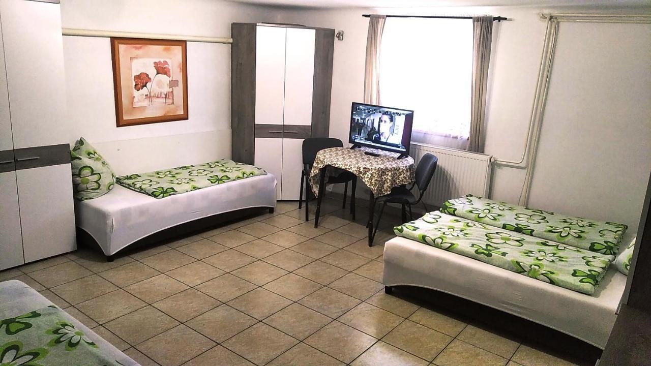 Hostel Maros غيور المظهر الخارجي الصورة