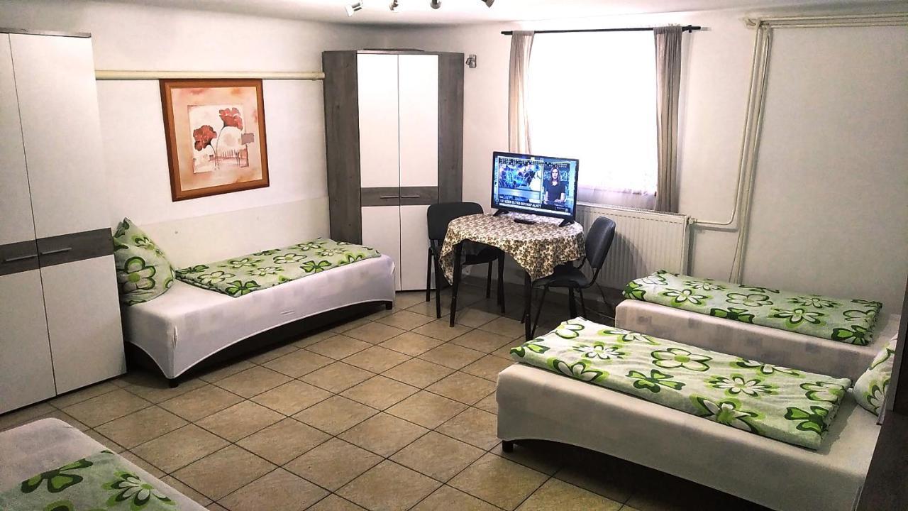 Hostel Maros غيور المظهر الخارجي الصورة