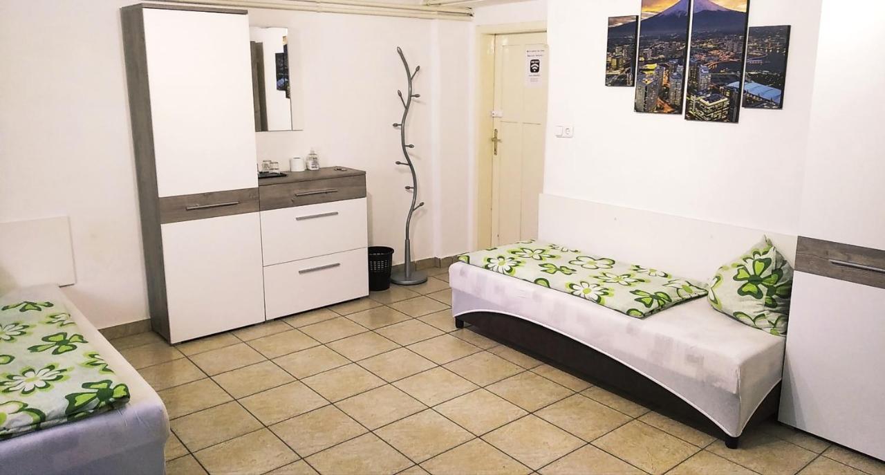 Hostel Maros غيور المظهر الخارجي الصورة
